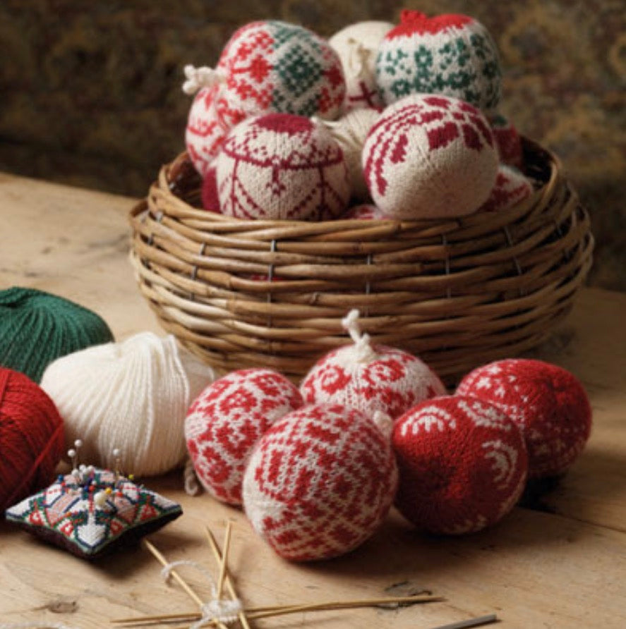 65 New Christmas Balls to Knit
